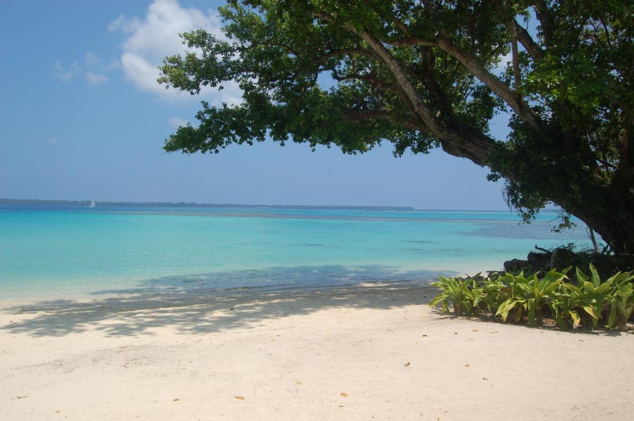 Barrier Beach Resort (Adults Only) Luganville Exterior photo