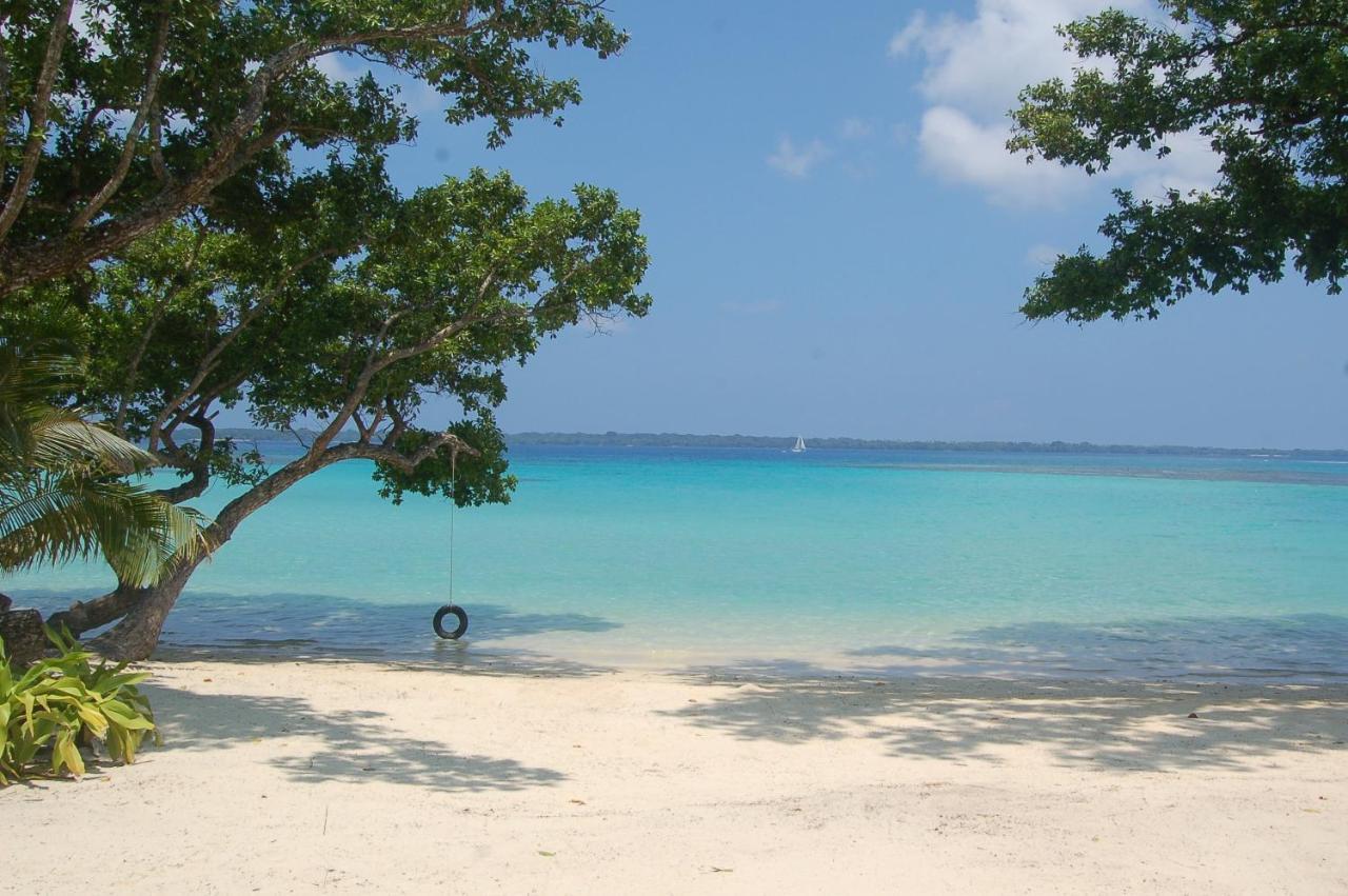 Barrier Beach Resort (Adults Only) Luganville Exterior photo